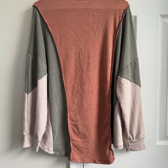 Color Block Top - Picture 3 of 3